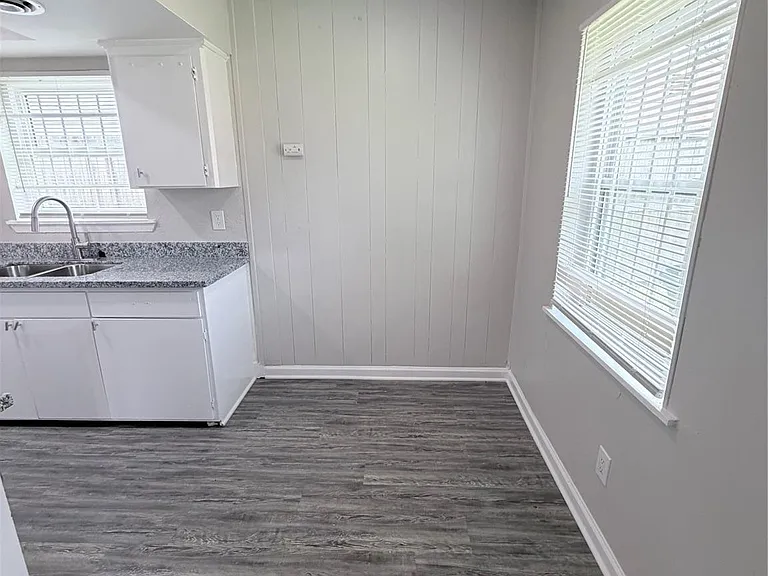 7705 Parker Rd — Photo 7