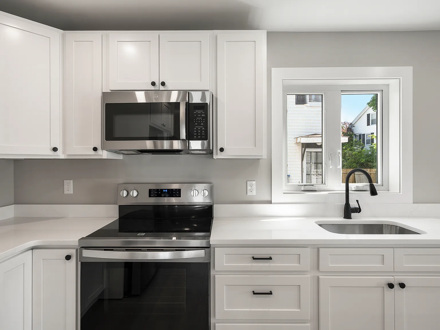 2 bed, 700 sqft, $3,000 — Photo 2