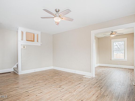 5th image of 1110 Montrose Ave
