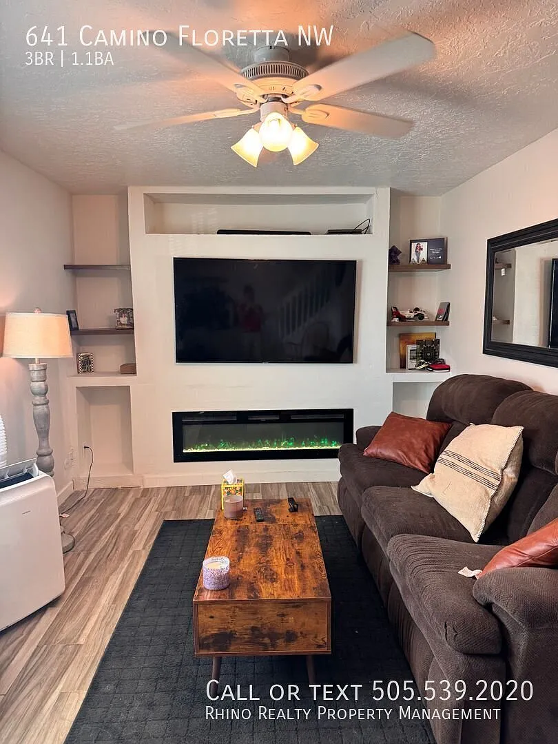 Cute 3 Bedroom 2.5 Bathroom Located In NW Albuquerque! Available 11//1/26 — Photo 3