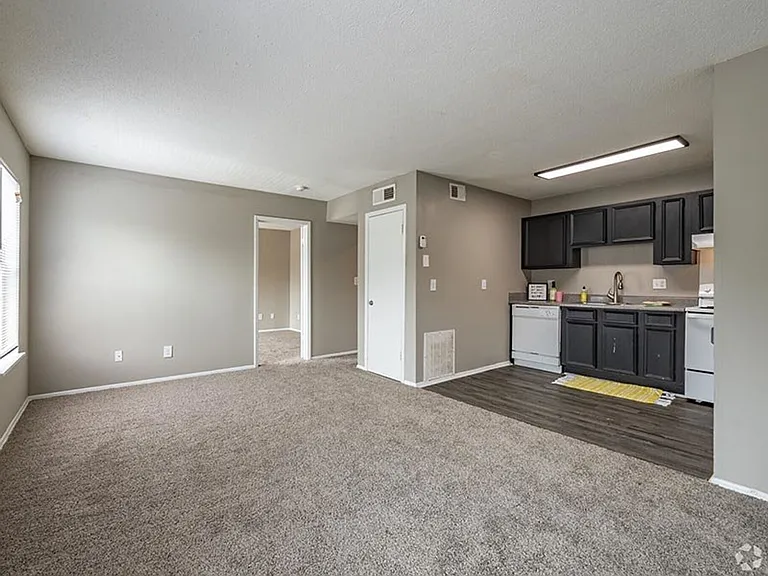 Timber Pointe Apartments — Photo 13