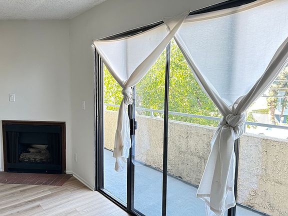 5th image of 7112 Woodman Ave #212