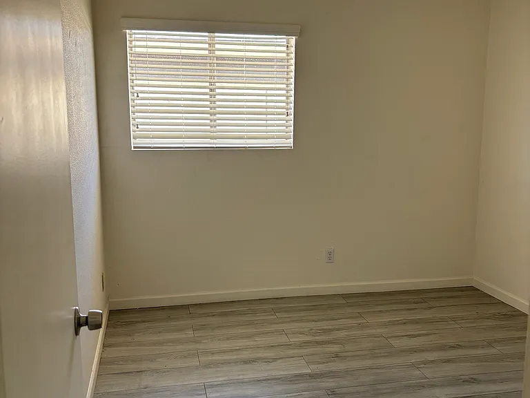 2318 W Sunnyside Ave — Photo 9