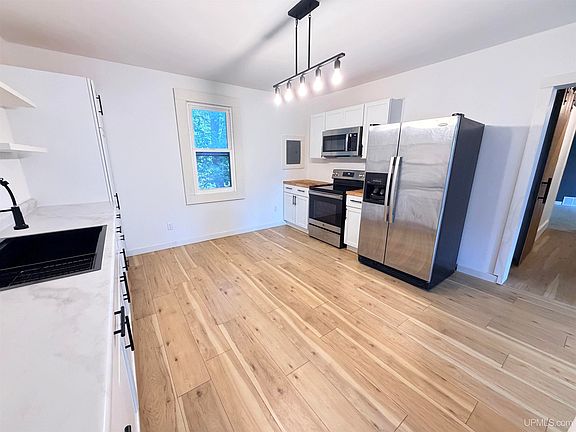 4th image of 805 N 5th St