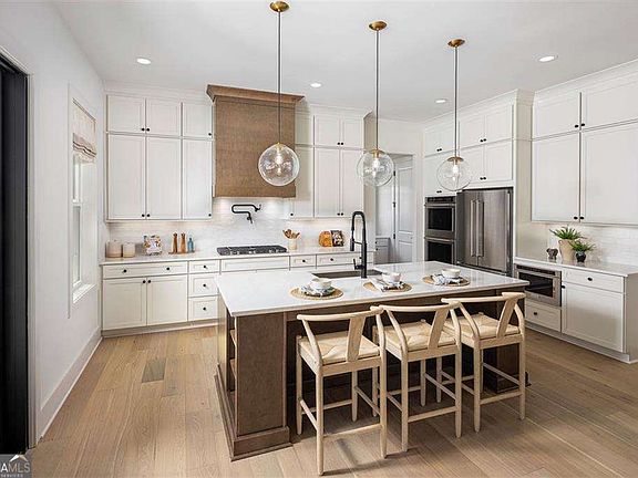 4th image of 1961 Freestone Way