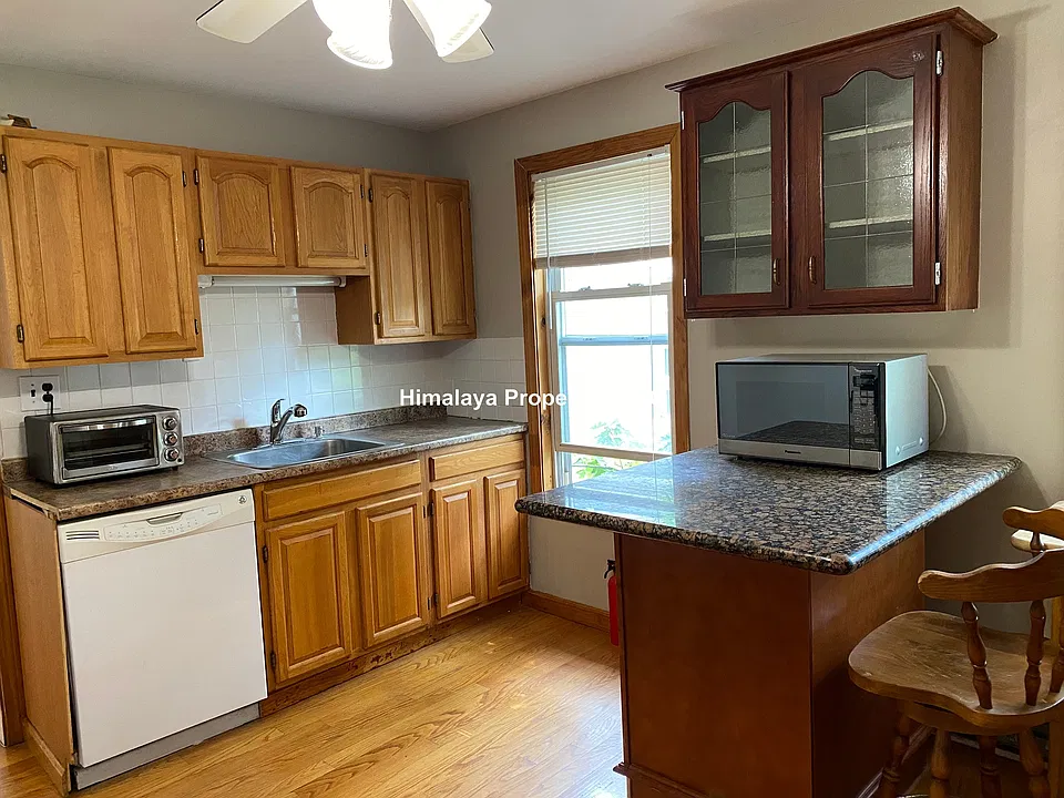 66 Simpson Ave #2