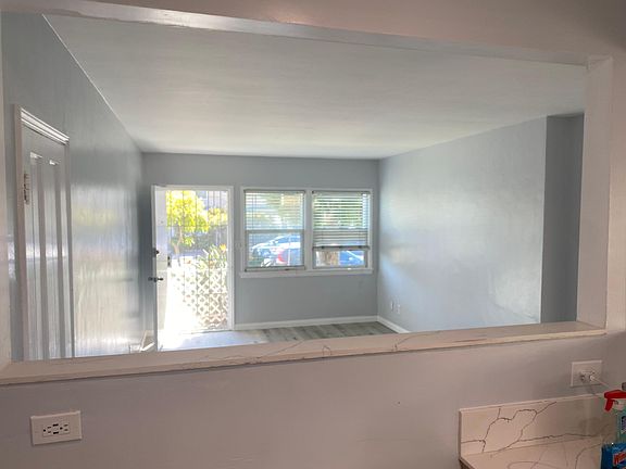 3rd image of 3086 Meade Ave