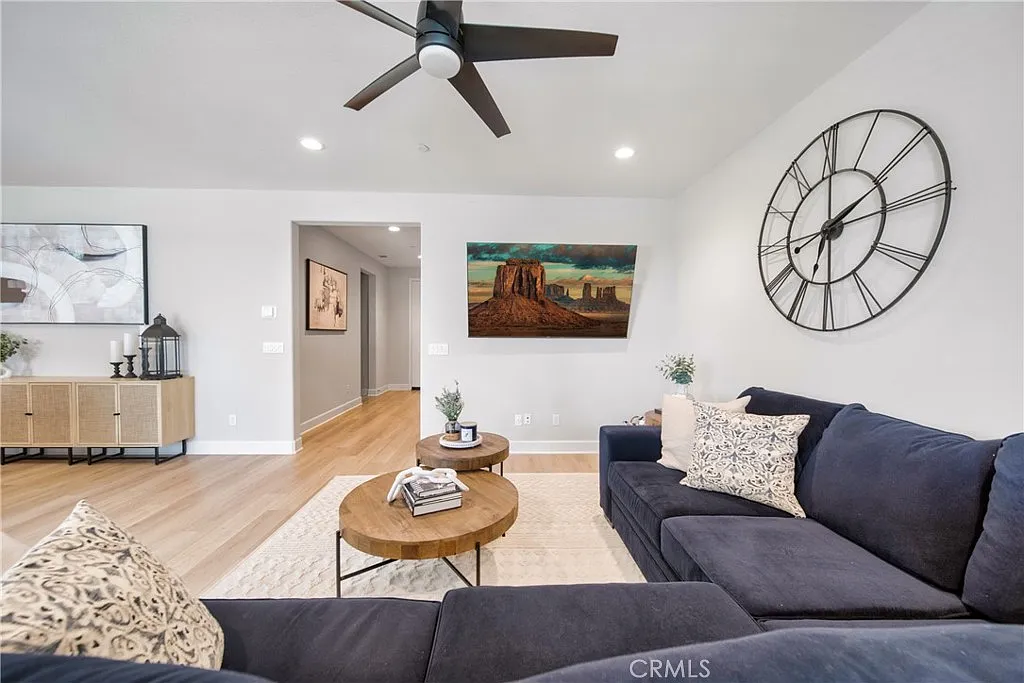 4 bed, 2179 sqft, $5,875 — Photo 4