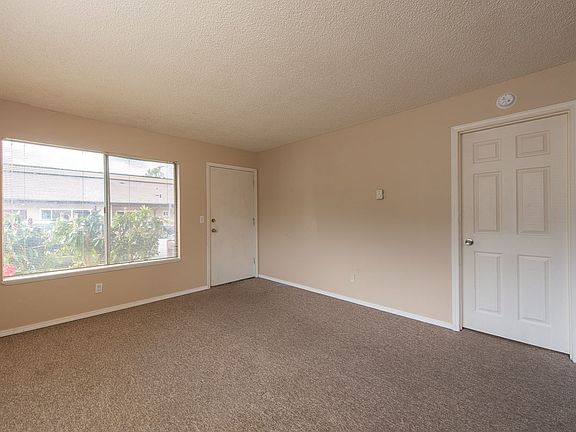 3rd image of 226 Cedar Ave S APT 1
