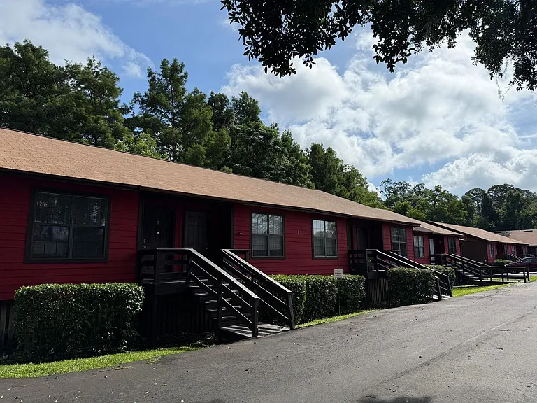 1801 Fairlane Rd — Photo 1