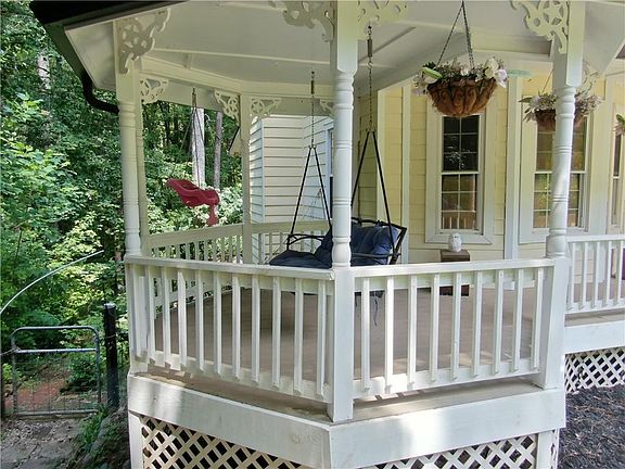 5th image of 3155 Laura Ln