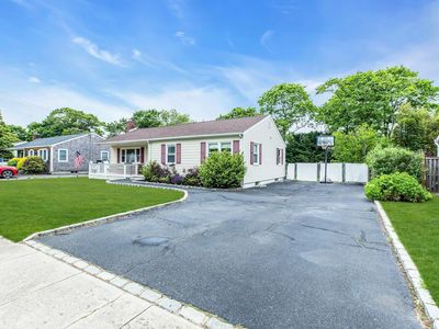 24 Gen McLean Drive, Bellport, NY, 11713