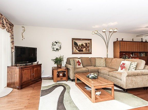 4th image of 124 Day St APT 301