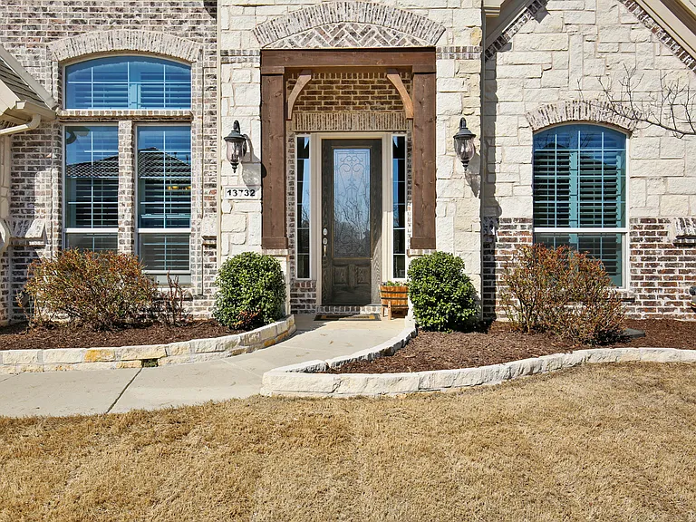13732 Eleanor Ave — Photo 8