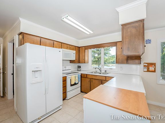 3rd image of 13674 Pine Ct