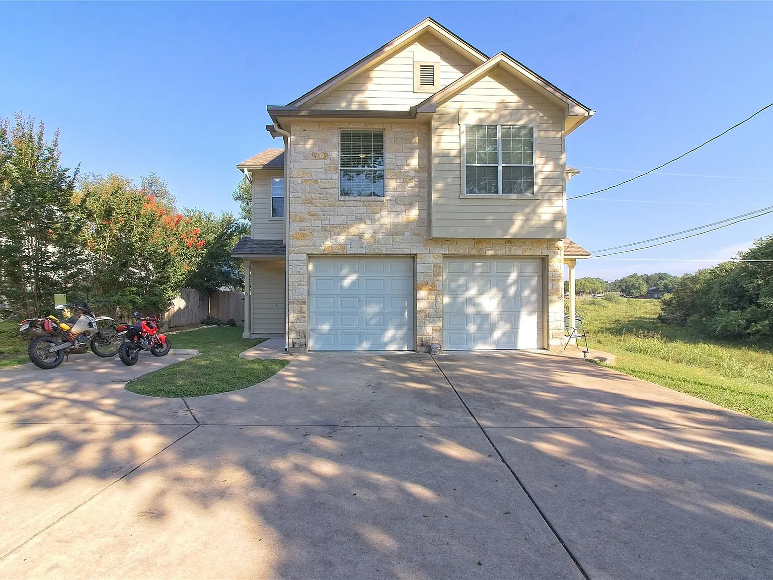 2 bed, 2.5 bath, 1100 sqft, $1,495 — Photo 1