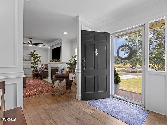 4th image of 806 E Beechtree Drive