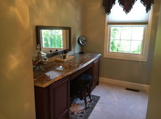 8 Chestnut Ln, North Wales, PA 19454