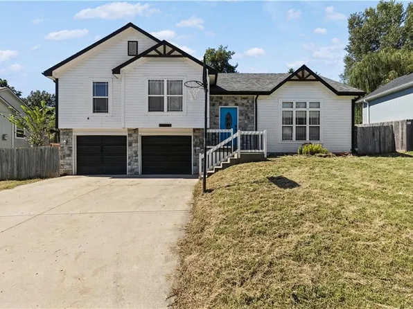 1604 S 105th St, Edwardsville, KS 66111
