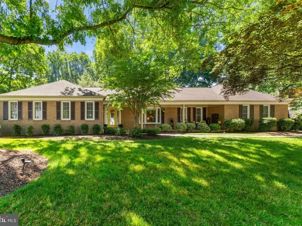 10835 Oakcrest Ct, Fairfax, VA 22030