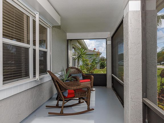 4th image of 2502 SE UNIVERSITY Terrace