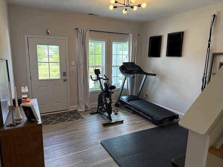 Front room/den