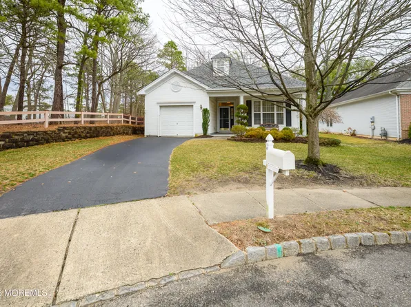 15 April Springs Court, Lakewood, NJ 08701