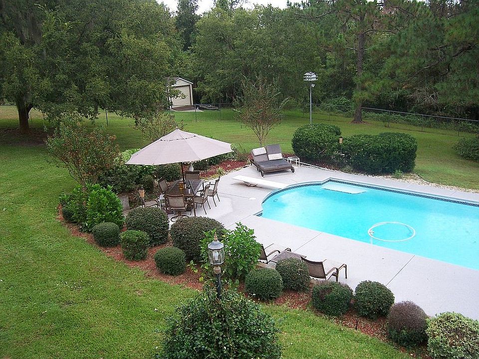 Beautiful pool & patio