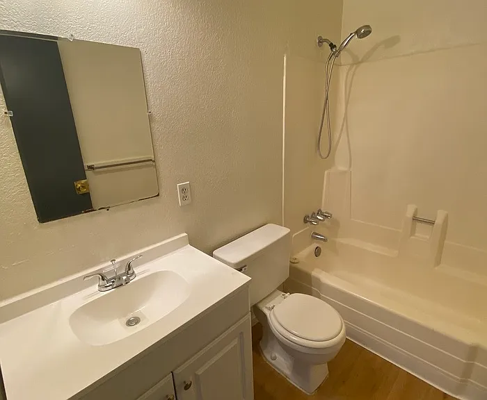 610 E Lester St — Photo 6