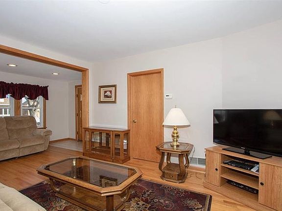 3rd image of 3918 N Oconto Ave