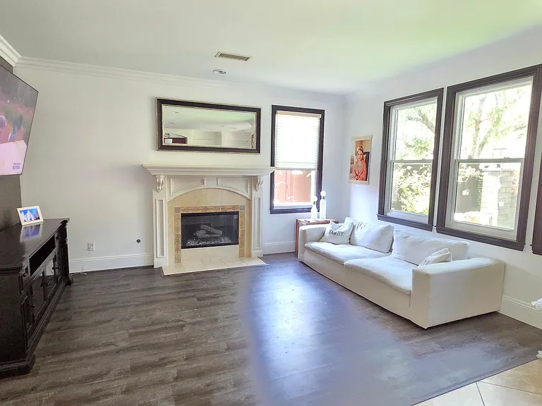 2819 Savannah Ct — Photo 12