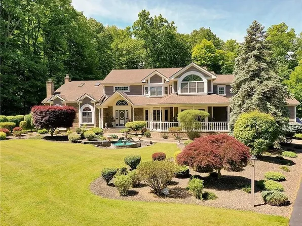 55 Pine Creek Ln, Rochester, NY 14626