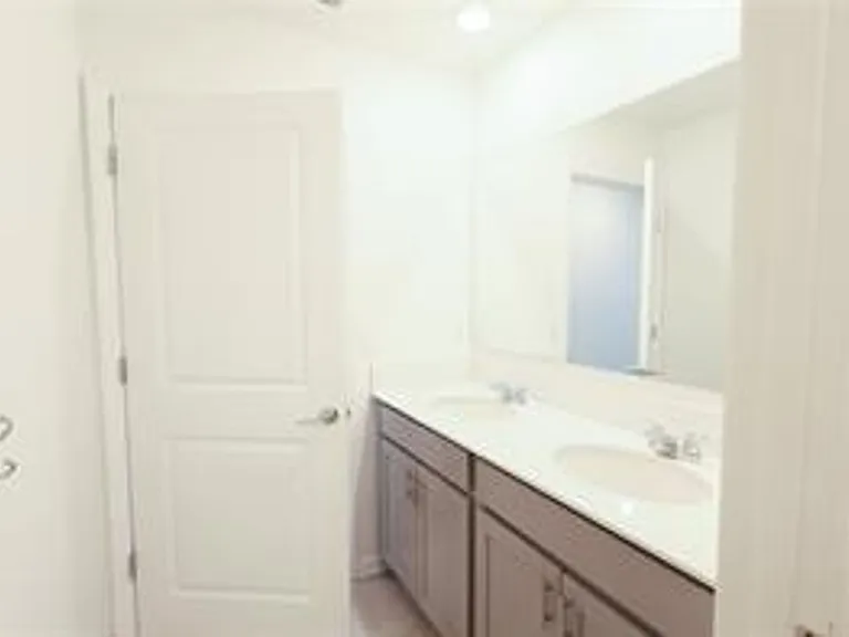 1821 Heart Lake Dr — Photo 26