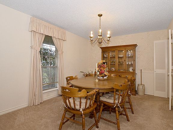 3rd image of 1631 Villanova Dr