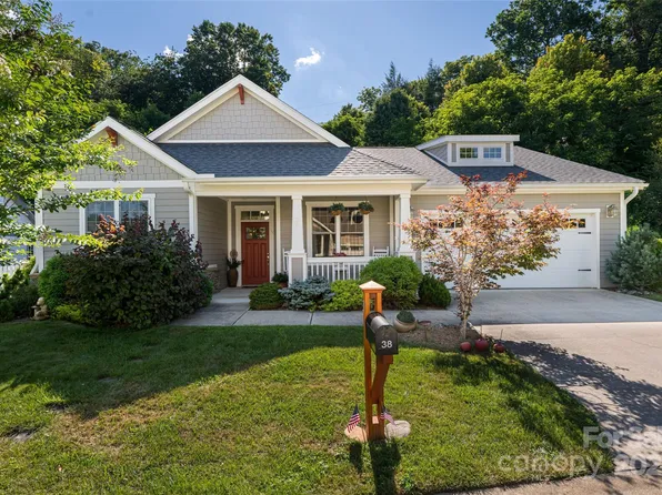 38 Pinebrook Club Dr, Asheville, NC 28804