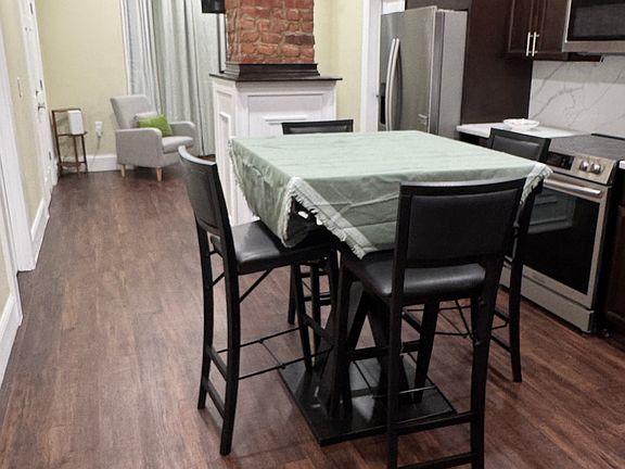2nd image of 252 Admiral St Floor 1