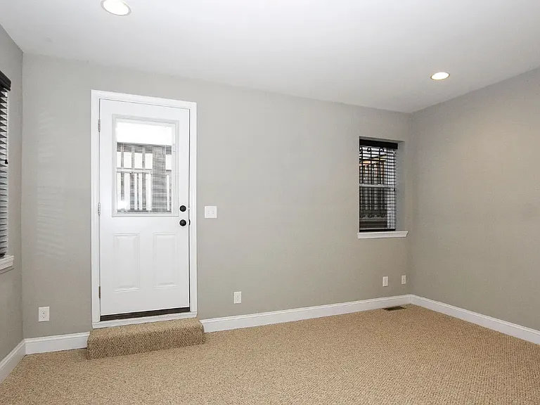 1246 Light St #B — Photo 17