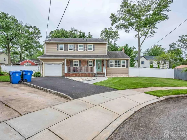 29 Christopher Ln, Colonia, NJ 07067