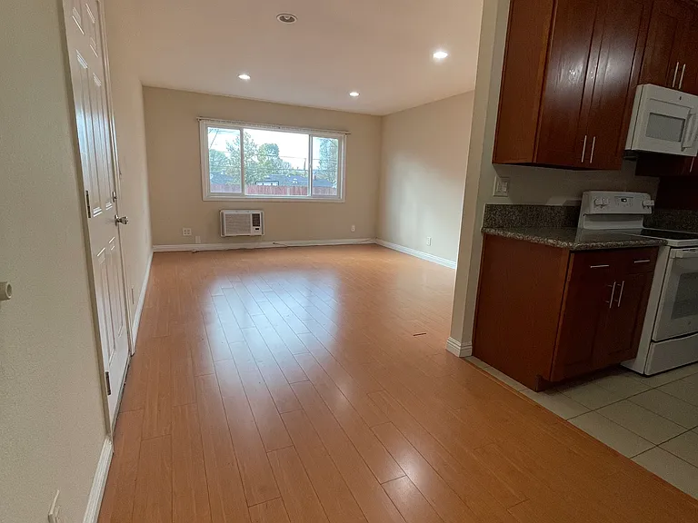 7261 Amigo Ave #10, Reseda, CA 91335 — Photo 13