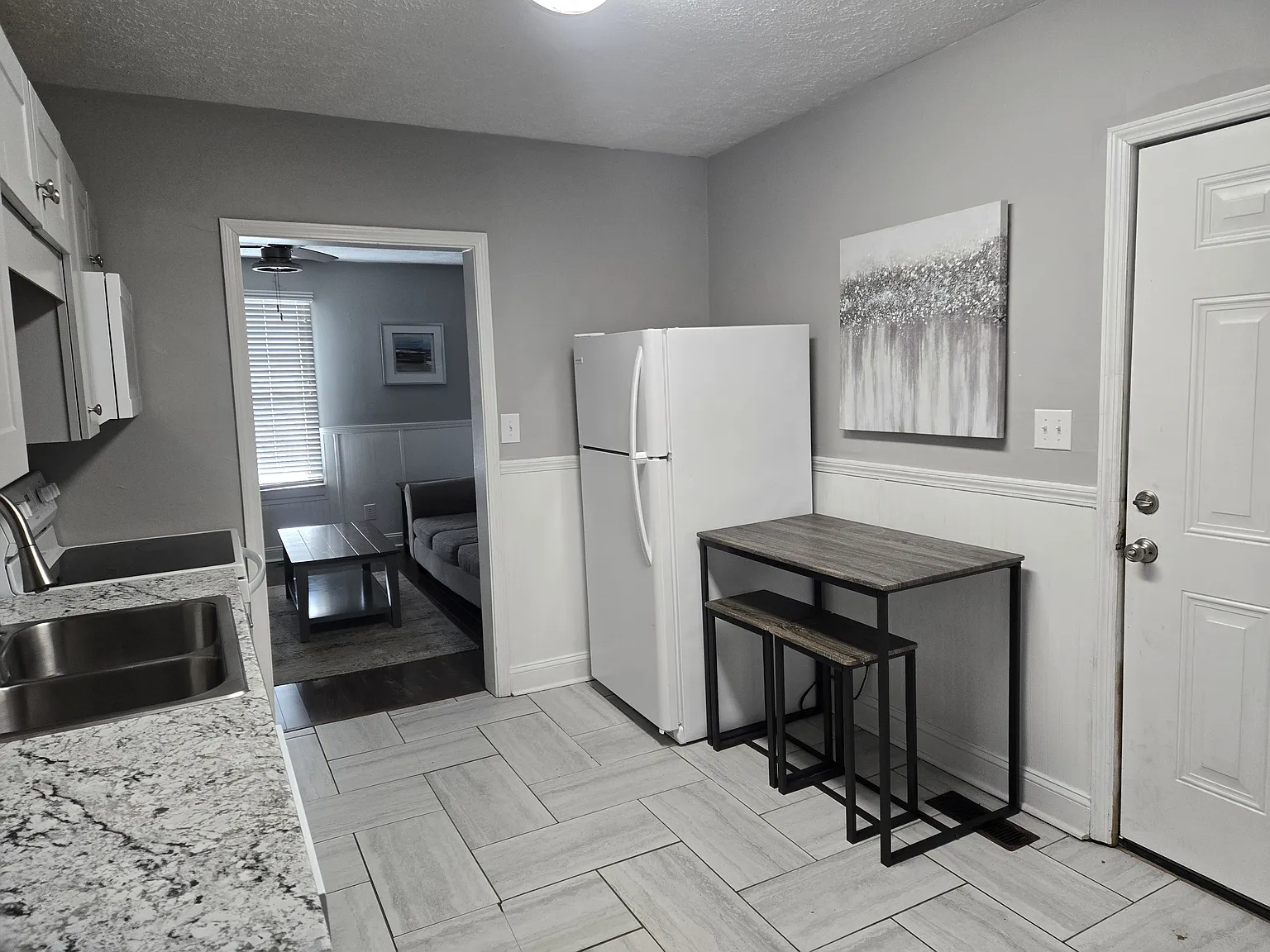 214 Country Club Ln — Photo 2