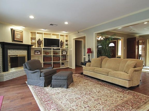4th image of 310 Fawnlake Dr