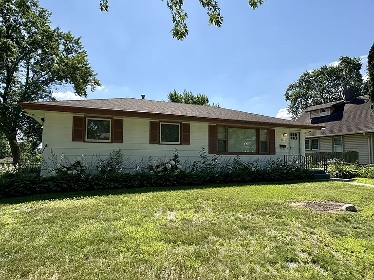 4264 Vera Cruz Ave N — Photo 2