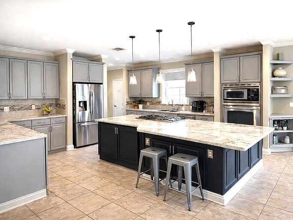 2nd image of 403 W 32nd St