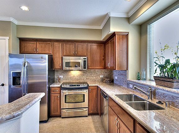 Kitchen w/ Granite countertops