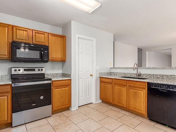4th image of 15844 W Crocus Dr