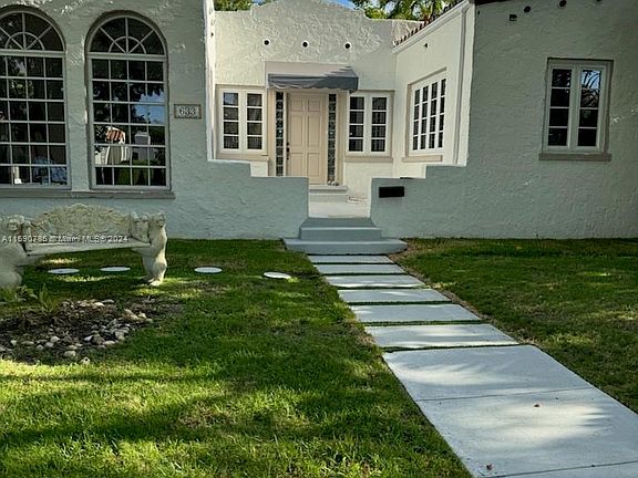 3rd image of 633 Alcazar Ave