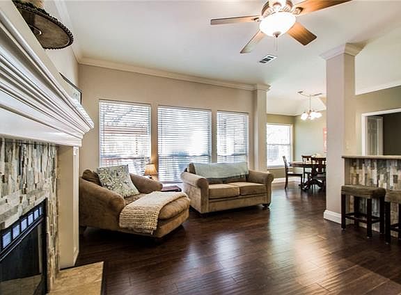 5th image of 1104 Sugarberry Dr