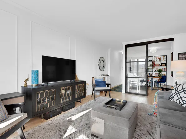 407 Park Avenue South image 2 of 14