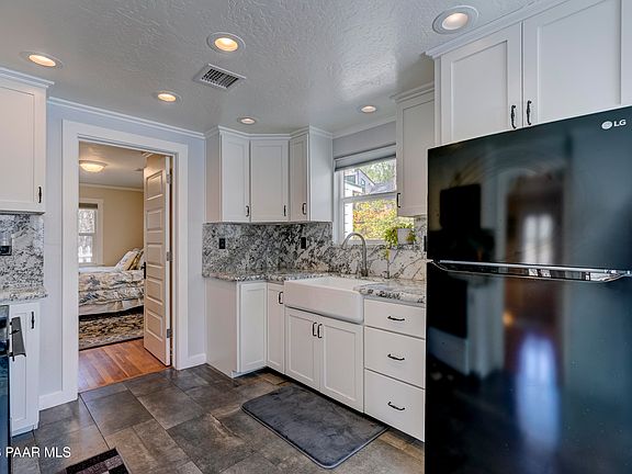 5th image of 637 Carson Dr