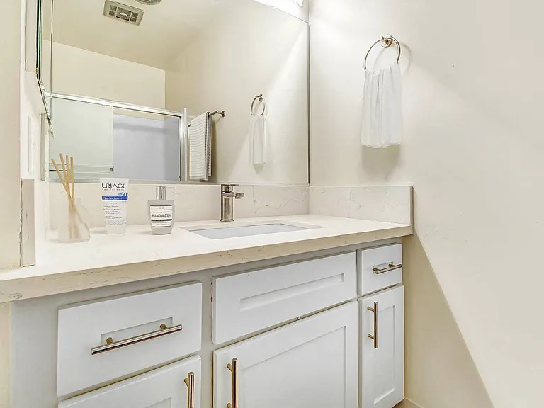 13157 Riverside Dr — Photo 22